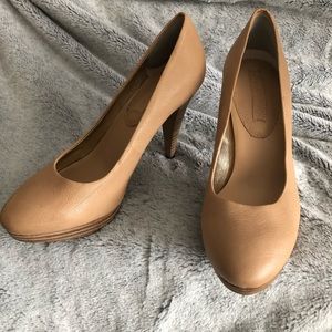 Banana Republic Tan heels